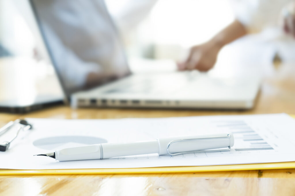 Caso 2 — Empresa de diseño: contratos modelo de explotación comercial